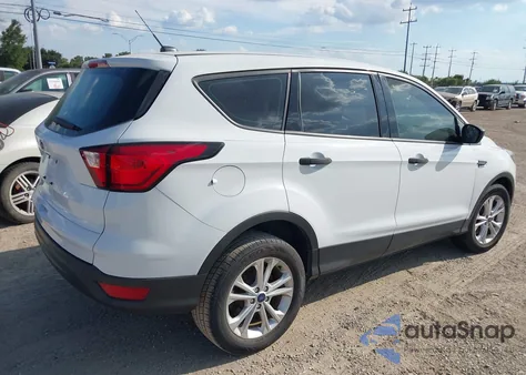 2019 Ford Escape S z USA, uszkodzony, nr VIN 1FMCU0F74KUC02675